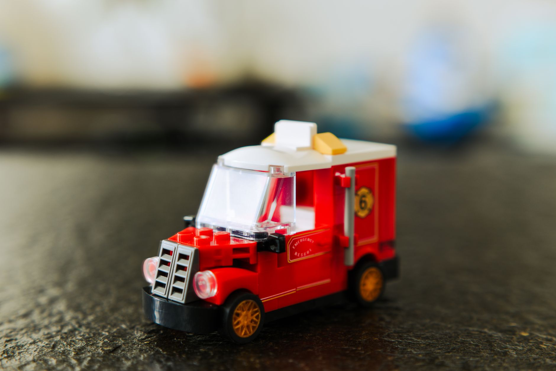 Jak przechowywać figurki LEGO, aby zachować ich wartość i wygląd, ZEGARKOMAT.PL Jak przechowywać figurki LEGO, aby zachować ich wartość i wygląd - zdjecie w tresci