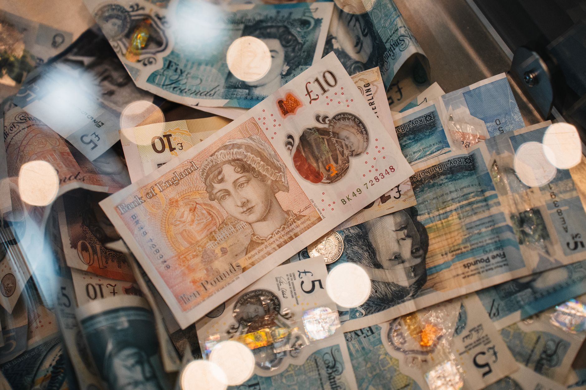 Gdzie kupić banknoty kolekcjonerskie – kompletny przewodnik dla zbieraczy, ZEGARKOMAT.PL Gdzie kupić banknoty kolekcjonerskie – kompletny przewodnik dla zbieraczy - ilustracja artykulu