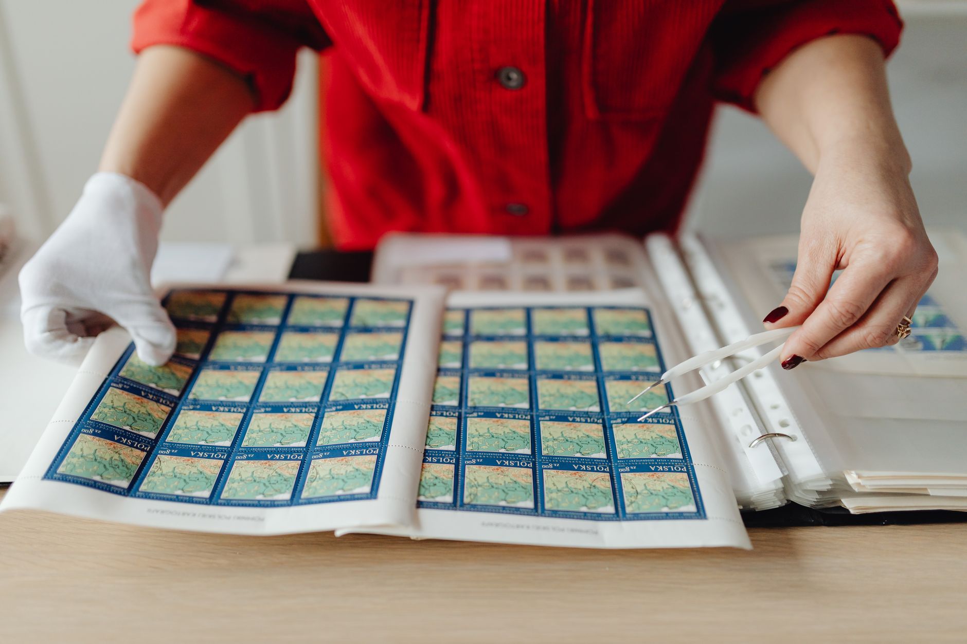 Hobby zbieranie znaczków – kompletny przewodnik dla kolekcjonera, ZEGARKOMAT.PL Hobby zbieranie znaczków – kompletny przewodnik dla kolekcjonera - ilustracja artykulu